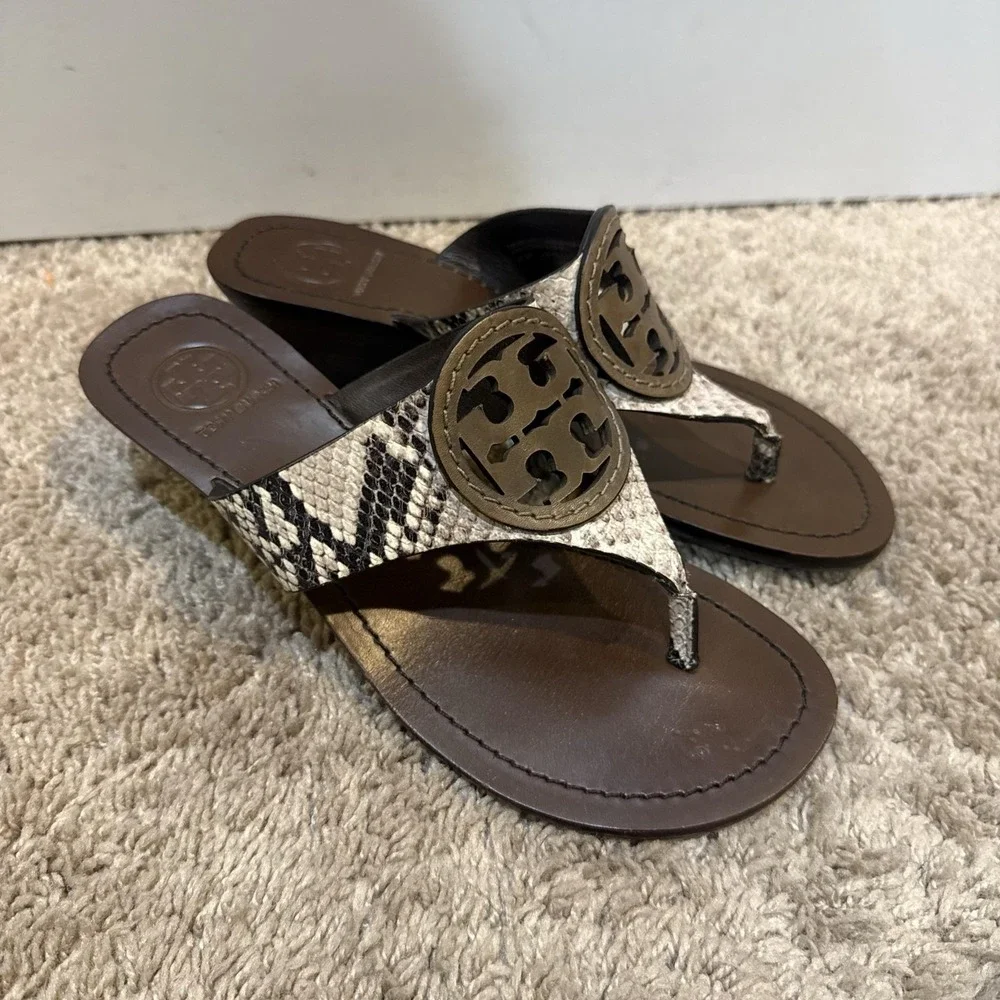 Tory Burch Louisa Sandals Womens Size 6.5 Brown Leather Thong Wedge Snake Print